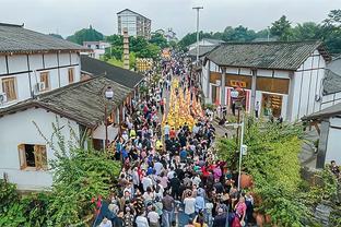 中国新闻周刊：主办方在知情情况下劝说C罗带伤上场，让C罗不满